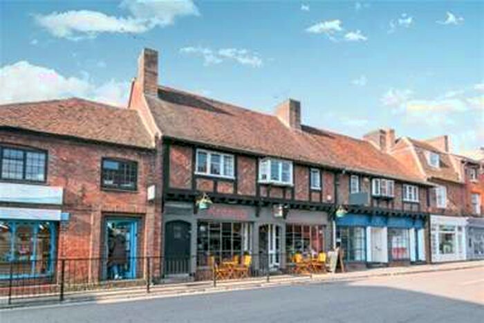 3 Bedroom Maisonette Flat To Rent In Downing Street -GU9