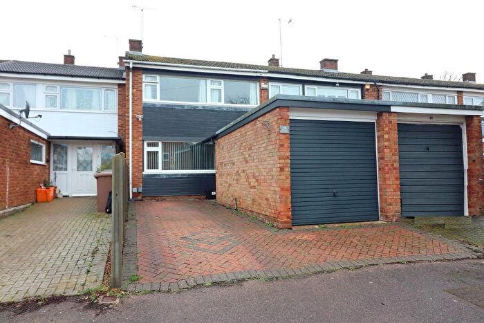 3 Bedroom Terraced House For Sale In High Beech Road, Luton, Bedfordshire, LU3