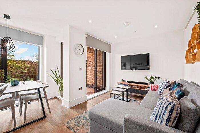 1 Bedroom Flat To Rent In Creswood Studios, SW19