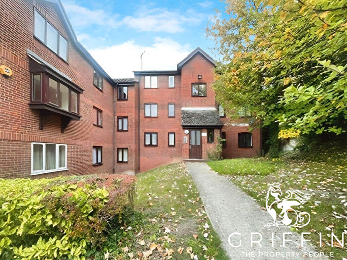 1 Bedroom Flat To Rent In Linnet Way, Purfleet, RM19