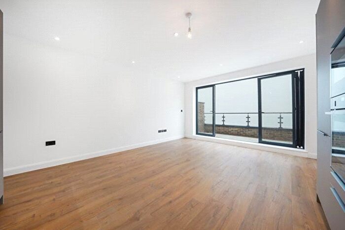 2 Bedroom Flat For Sale In Cranmer Avenue, London, Cranmer Avenue, London, W13