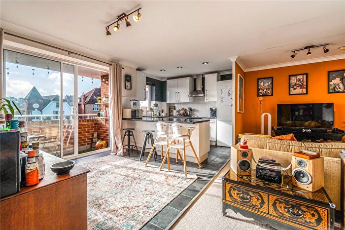2 Bedroom Flat For Sale In Overhill Road, East Dulwich, London, SE22