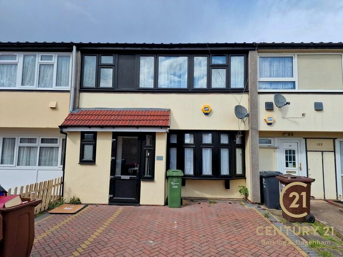 4 Bedroom Flat To Rent In Maplestead Road, Dagenham, RM9