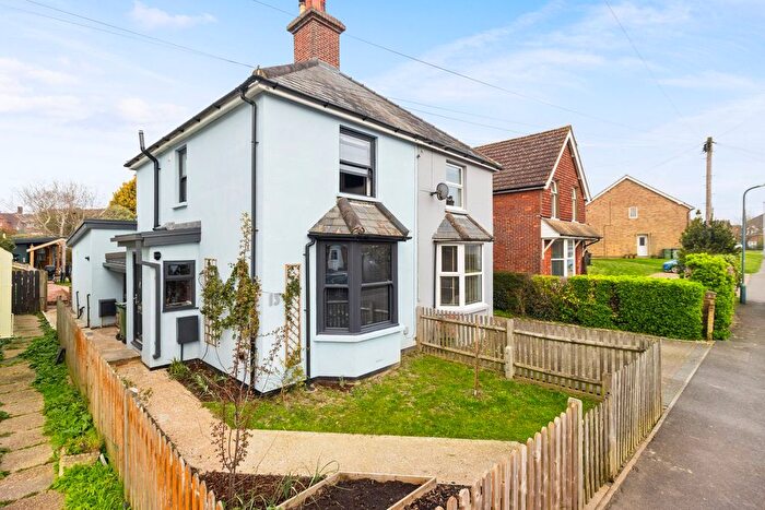 2 Bedroom Semi-Detached House For Sale In Elmsdown Place, Hailsham, BN27