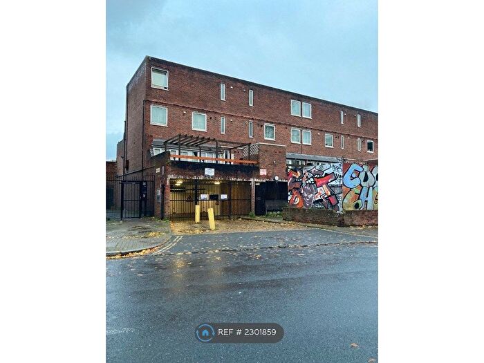 3 Bedroom Maisonette To Rent In Horle Walk, London, SE5