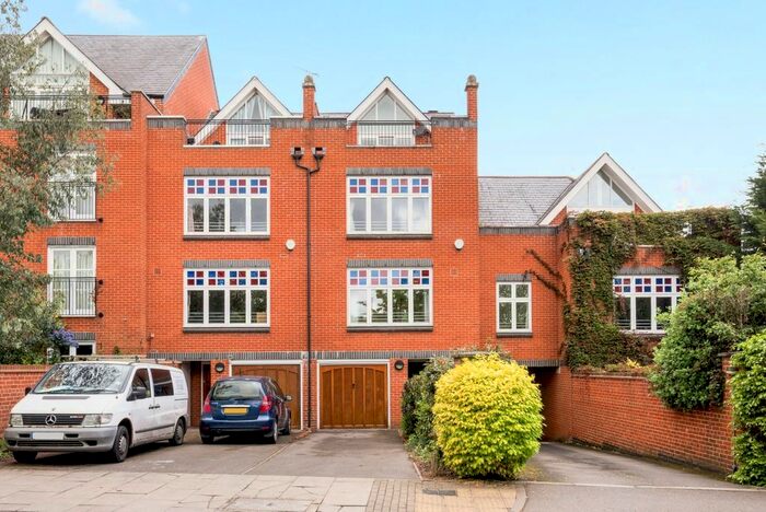 5 Bedroom Town House To Rent In West Road, London, W5