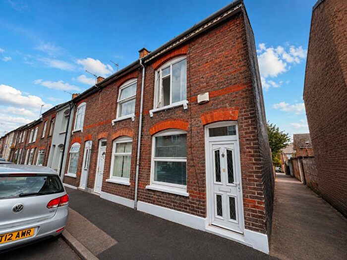 2 Bedroom Terraced House For Sale In Stanley Street, Luton, Bedfordshire, LU1