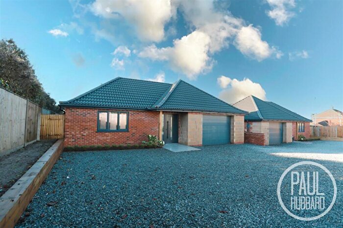 4 Bedroom Detached Bungalow For Sale In B Cotmer Road, Oulton Broad, NR33