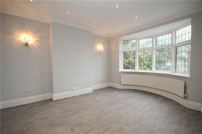 2 Bedroom Flat To Rent In Whitehorse Lane, London, SE25