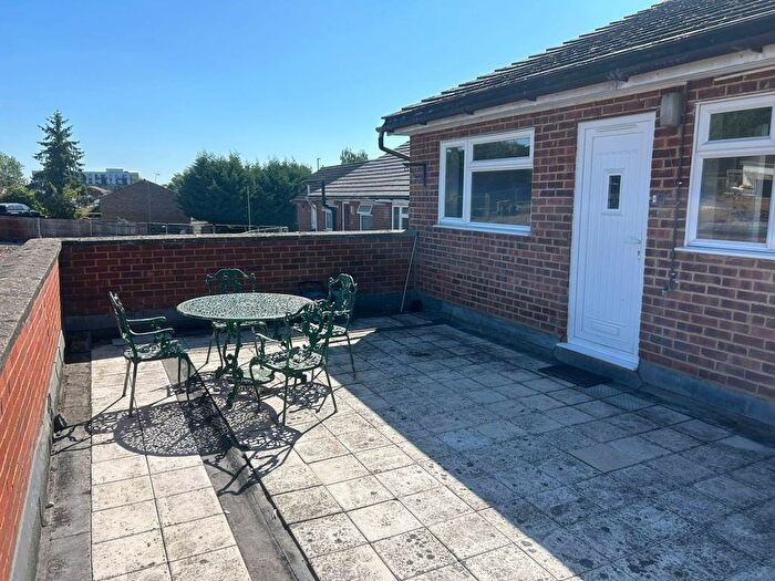 2 Bedroom Flat To Rent In Madrid Road, Guildford, GU2