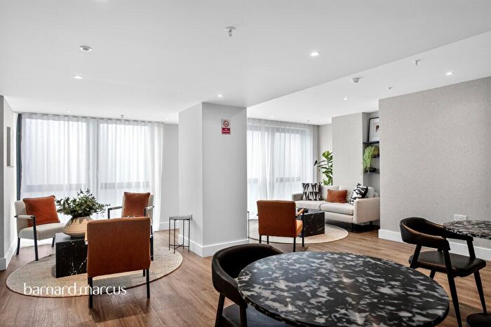 2 Bedroom Flat For Sale In Poplar Walk, Croydon, CR0