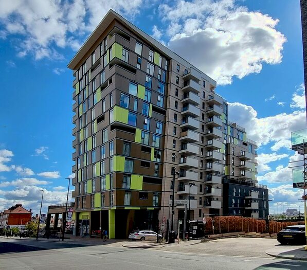 3 Bedroom Flat To Rent In High Road, Wembley, HA9