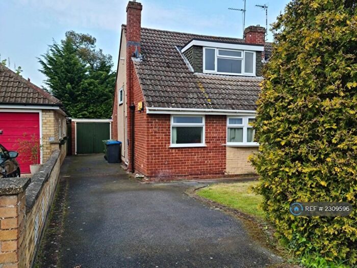 3 Bedroom Semi-Detached House To Rent In Sheridan Close, Rugby, CV22