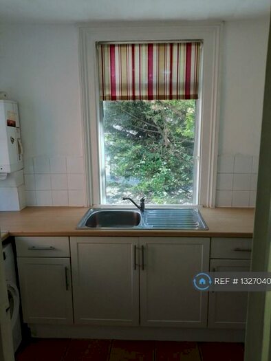 Studio To Rent In Vaughan Road, London, SE5