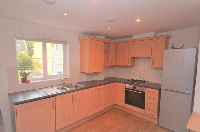 2 Bedroom Flat To Rent In Chandler Way, London SE15