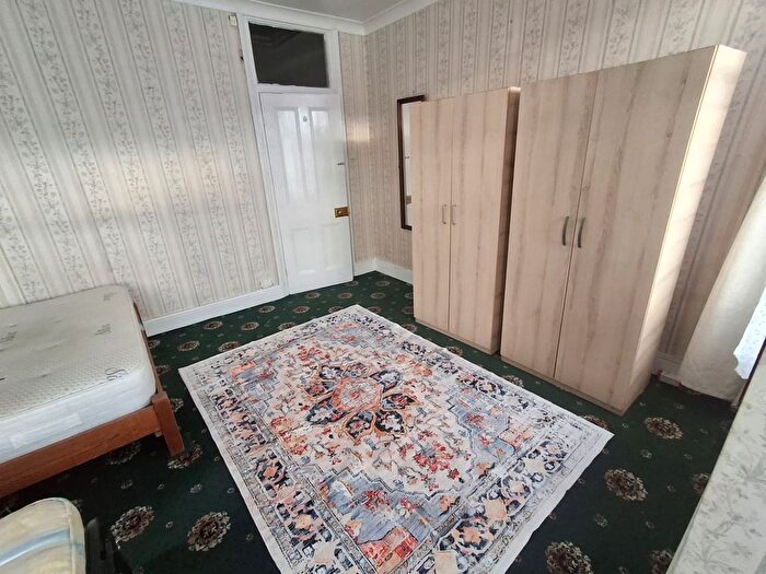 2 Bedroom Flat To Rent In First Avenue, London, E12