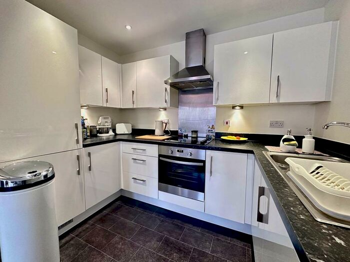 1 Bedroom Flat To Rent In Archers Road, Central, SO15