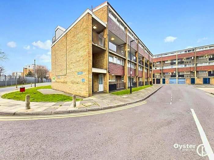 3 Bedroom Flat To Rent In Highview Gardens, London, N11