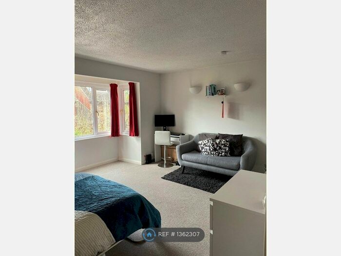Studio To Rent In Langley, Slough, SL3