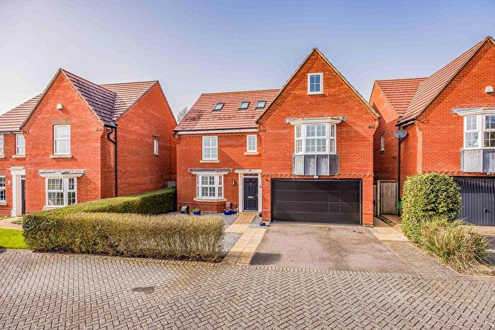 6 Bedroom Detached House For Sale In Manor Farm Close, Havant, PO9