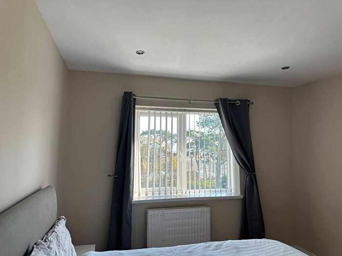 2 Bedroom Flat To Rent In Alderwood Road, Swansea, SA3