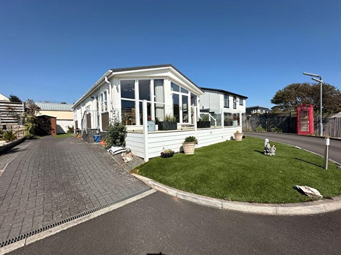 2 Bedroom Mobile/park Home For Sale In Teignmouth Road, Holcombe, EX7