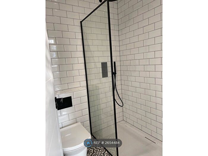 2 Bedroom Flat To Rent In Emanuel Avenue, London, W3