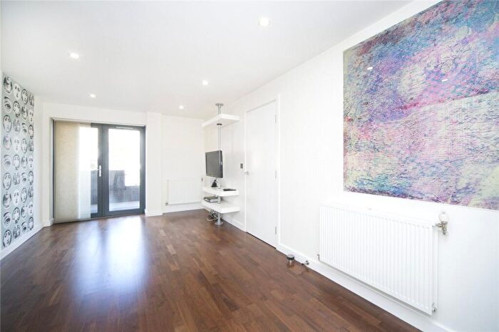 1 Bedroom Apartment To Rent In Queensbridge Road, Hackney, London, E8