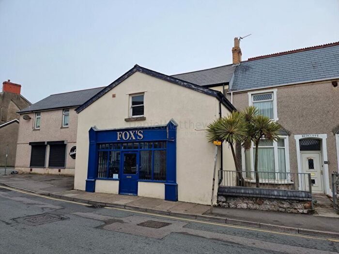 2 Bedroom Flat To Rent In New Road, Porthcawl, CF36