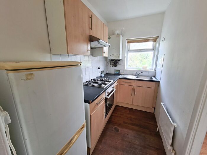 2 Bedroom Flat To Rent In Westbury Road, Ilford, Essex, IG1