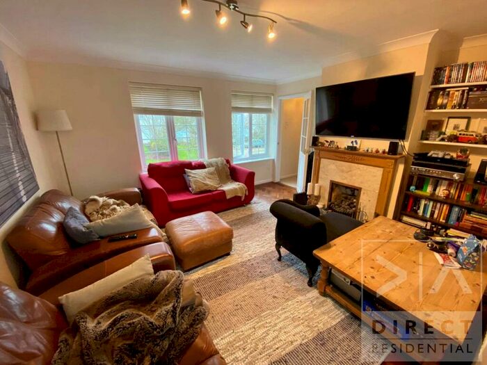 2 Bedroom Maisonette To Rent In West Street, Epsom, KT18