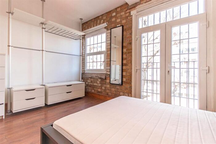 2 Bedroom Apartment To Rent In Prince Of Wales Passage, London, NW1