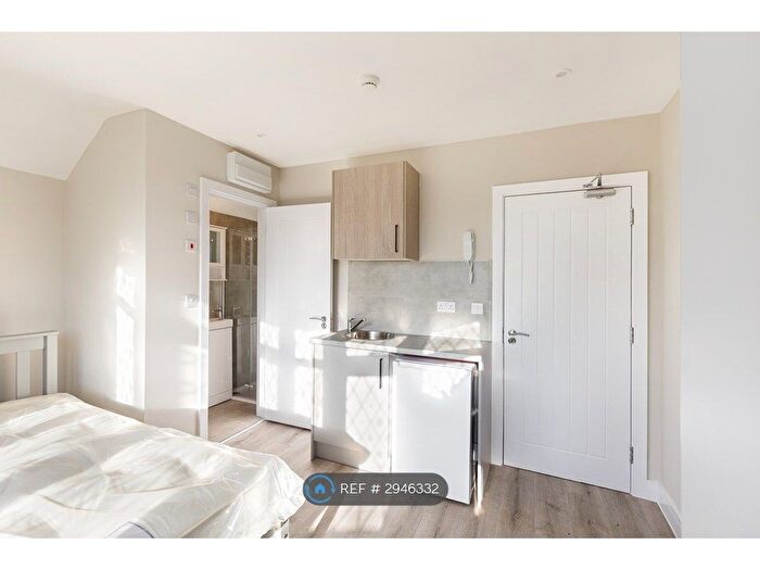 Studio To Rent In Niederwald Road, London, SE26