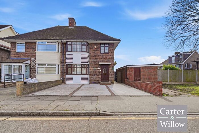 3 Bedroom Semi Detached House For Sale In Wykeham Avenue, Dagenham, RM9