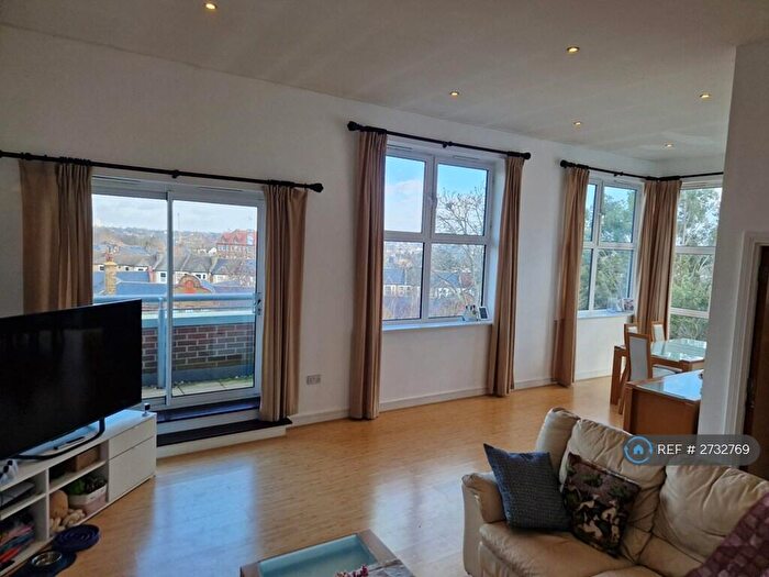 2 Bedroom Penthouse To Rent In Highfield Close, London, SE13