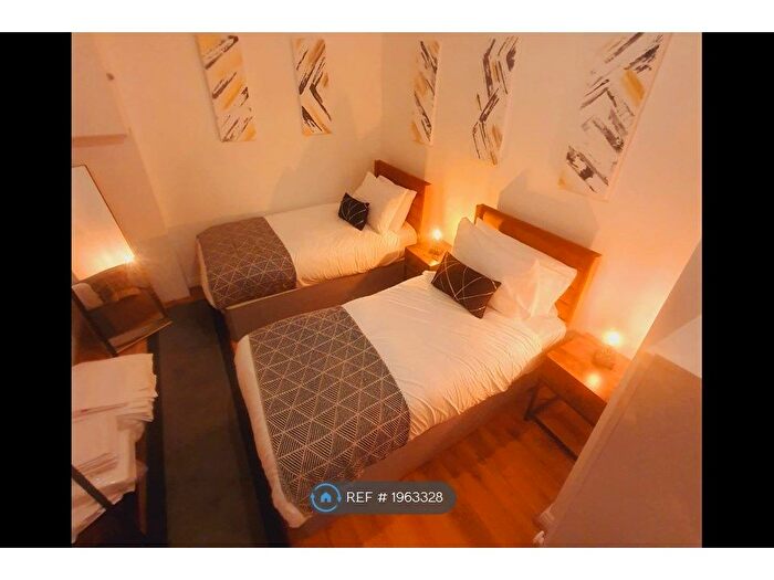 3 Bedroom Flat To Rent In Princess House, Birmingham, B18