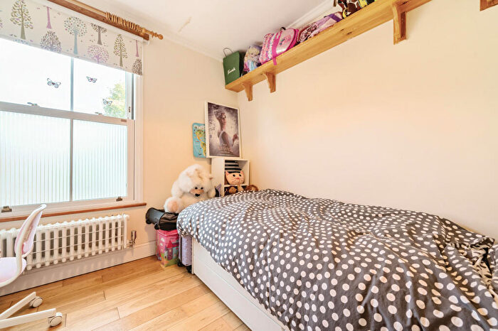 2 Bedroom Terraced House For Sale In Green Road, Whetstone, N20