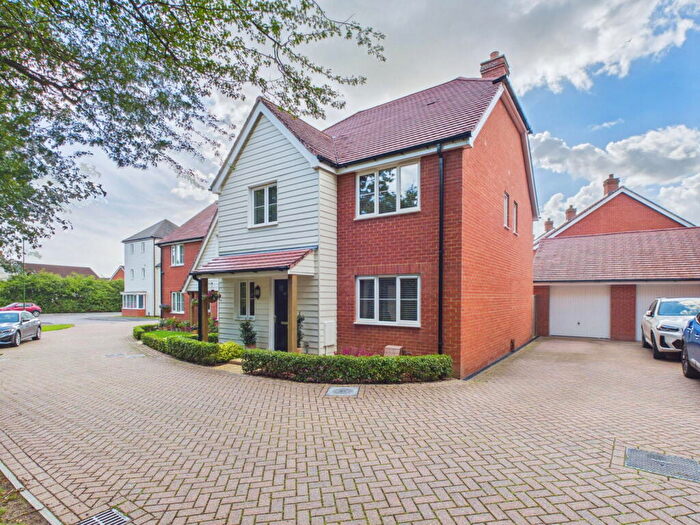 4 Bedroom Detached House For Sale In Broadbridge Heath, Horsham, West Sussex, RH12
