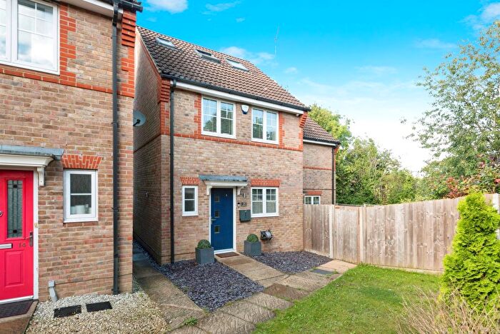 3 Bedroom Semi Detached House For Sale In Knebworth Gate, Stevenage, SG2