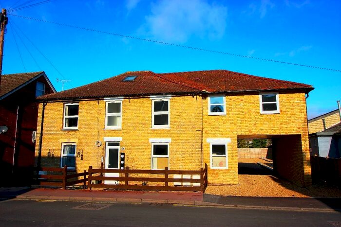 1 Bedroom Flat To Rent In Western Road, Borough Green, TN15