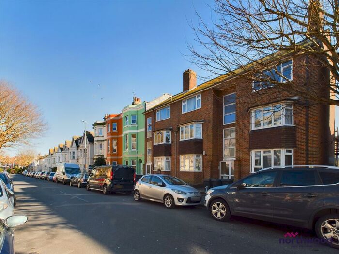 2 Bedroom Flat To Rent In Pevensey Road, Eastbourne, BN22