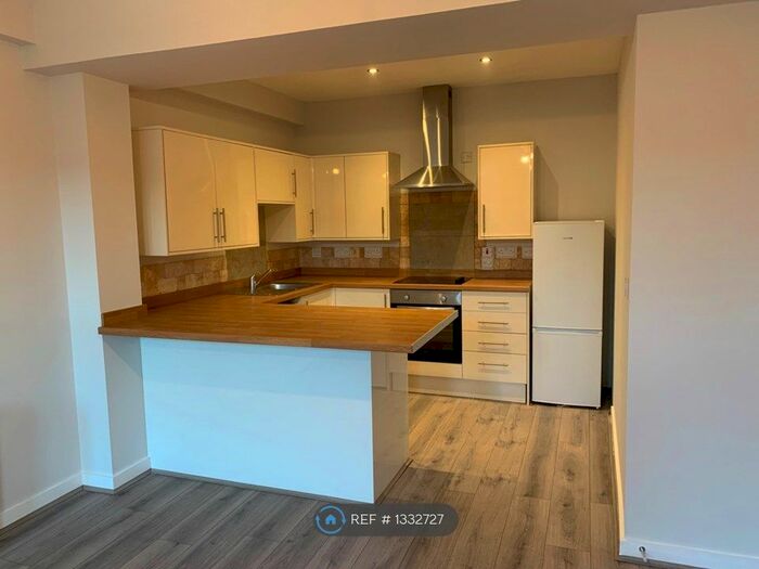 2 Bedroom Flat To Rent In Westbrook House, Maidstone, ME14