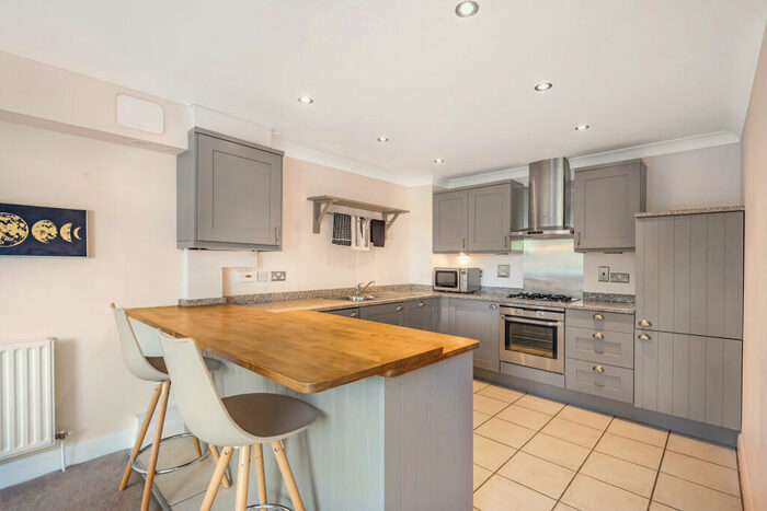 3 Bedroom Apartment To Rent In Complins Close, Oxford, OX2