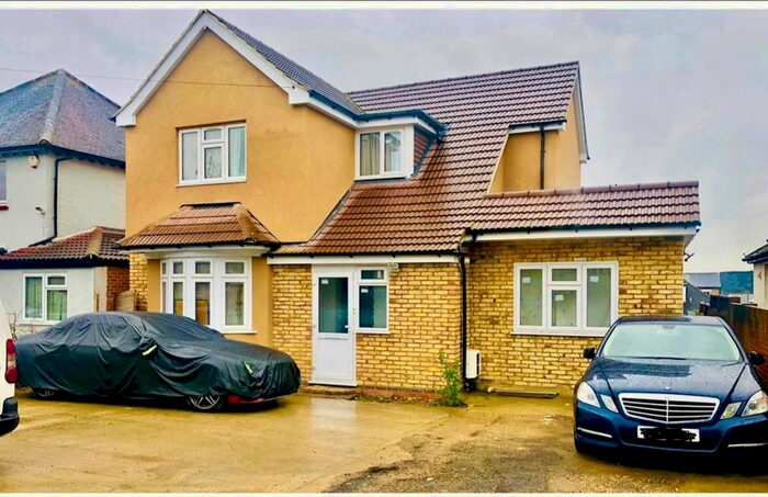 1 Bedroom Flat To Rent In Fairfield Road, Uxbridge UB8