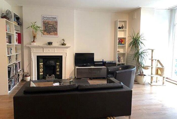 1 Bedroom Flat To Rent In Parsifal Road, West Hampstead, NW6