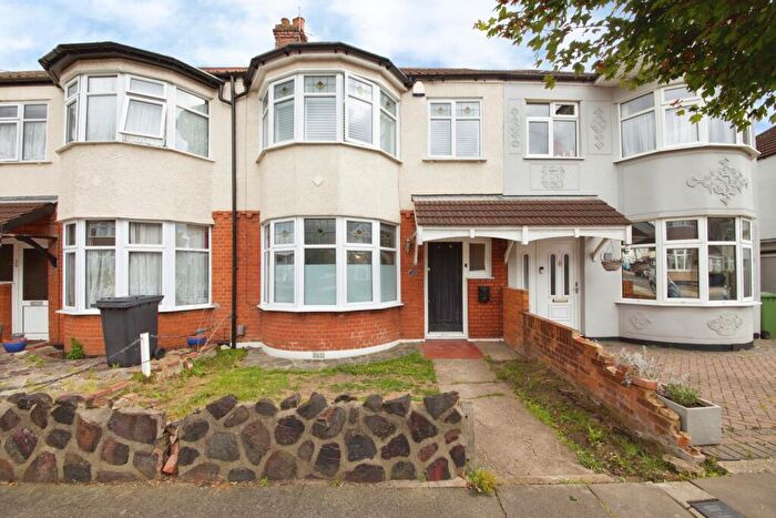 3 Bedroom House For Sale In Parkside Avenue, Romford, RM1