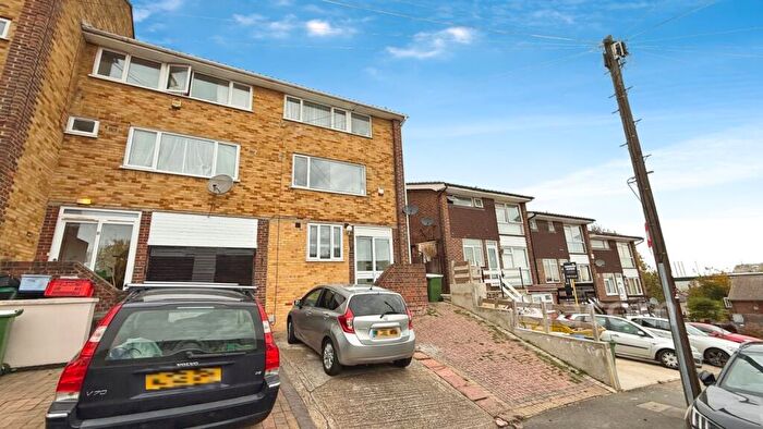 Studio To Rent In Bramble Croft Erith, DA8