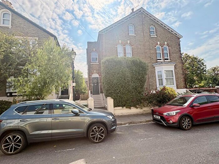 1 Bedroom Flat For Sale In Albany Road, Southsea, PO5