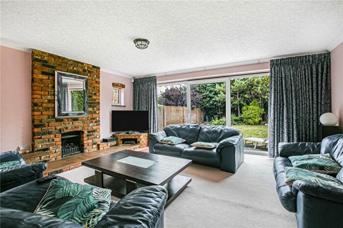 3 Bedroom Bungalow For Sale In Beechfield Close, Redbourn, St. Albans, Hertfordshire, AL3