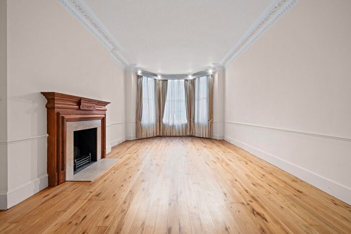 3 Bedroom Flat To Rent In Stanhope Gardens, London, SW7